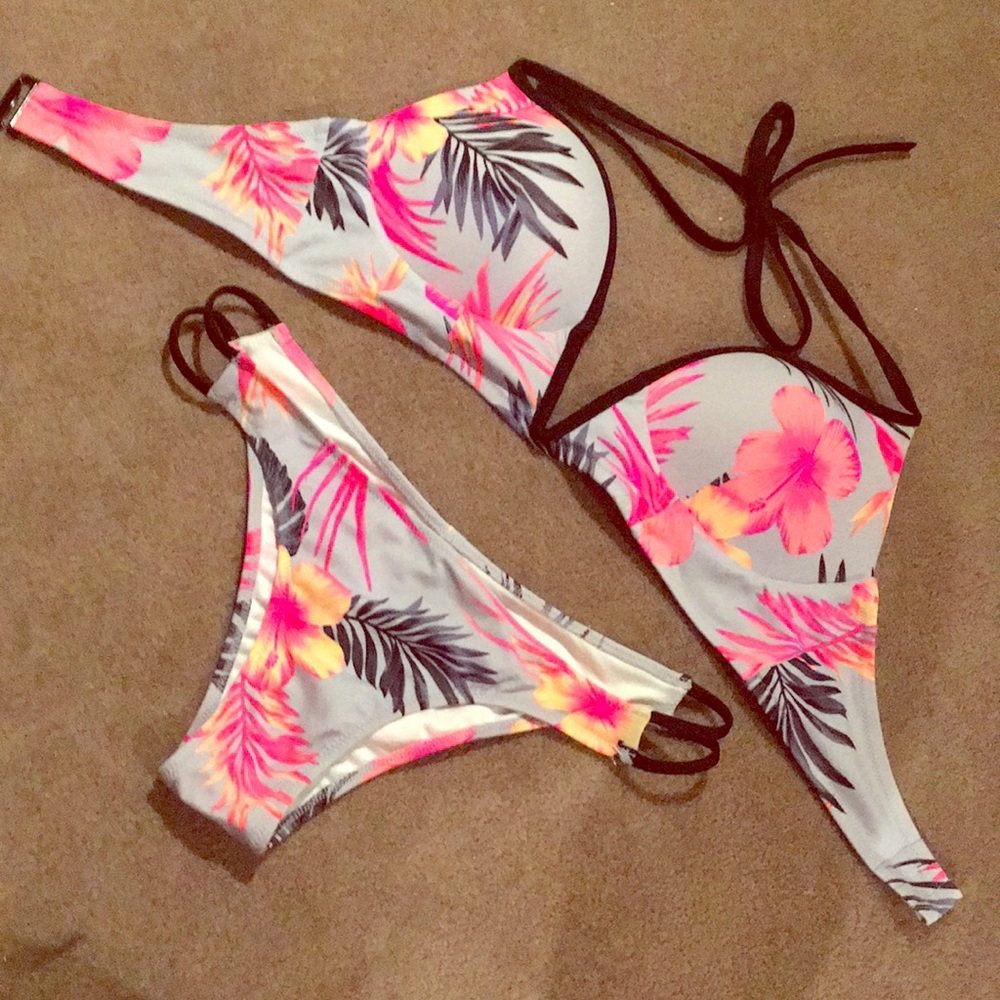 Victoria’s Secret PINK bathing suit bikini